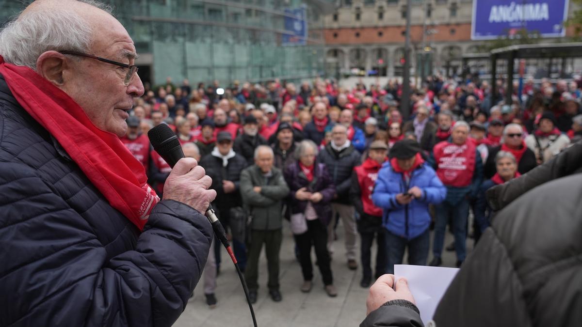 Pensionistas durante una concentración contra la paralización de la subida de las pensiones en 2026, a 29 de enero de 2026.
