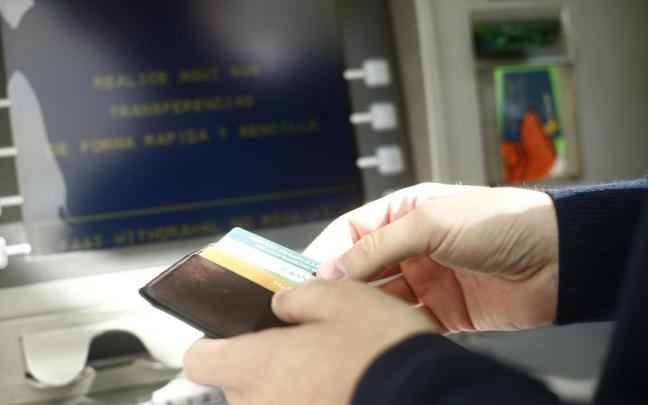 El crecimiento de las tasas de ahorro no ha sido proporcional en todos los colectivos, con más dificultades para los jóvenes. / EP El crecimiento de las tasas de ahorro no ha sido proporcional en todos los colectivos, con más dificultades para los jóvenes.