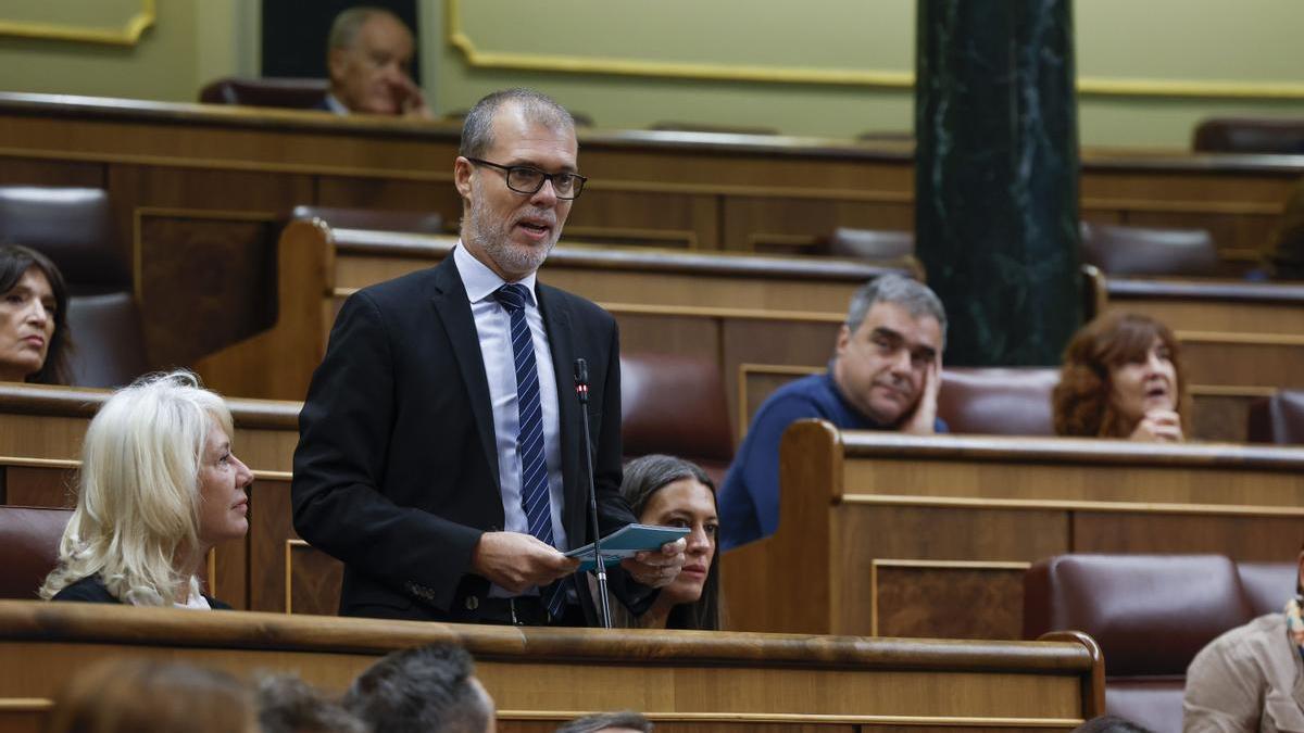 El portavoz económico de Junts, Josep Maria Cruset, interviene durante la sesión de control al Gobierno español en el Congreso.