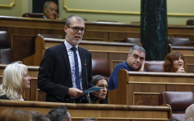 El portavoz económico de Junts, Josep Maria Cruset, interviene durante la sesión de control al Gobierno español en el Congreso.