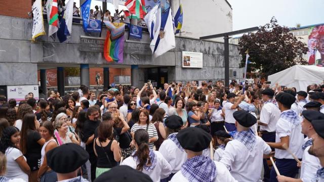 Txupinazo de los cármenes.