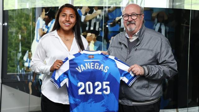 Manuela Vanegas, con el consejero Alex Uranga. / REAL SOCIEDAD Manuela Vanegas, con el consejero Alex Uranga. / REAL SOCIEDAD