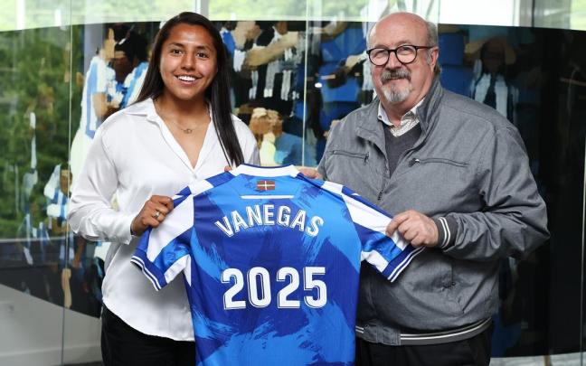 Manuela Vanegas, con el consejero Alex Uranga. / REAL SOCIEDAD