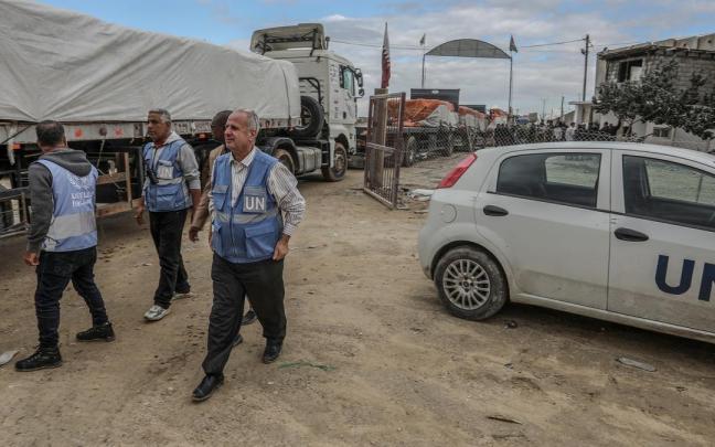 Miembros de Naciones Unidas en el paso de Kerem Shalom.
