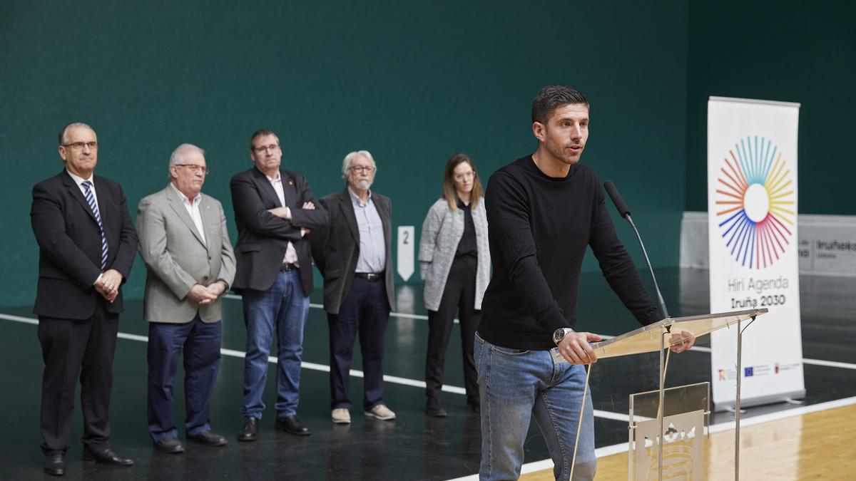 Mikel Idoate interviene en la presentación.