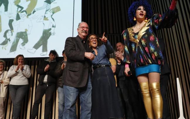 El cocinero Pedro Subijana, junto a su hija, recibe un homenaje por su trayectoria durante el encuentro multidisciplinar Diálogos de Cocina El cocinero Pedro Subijana, junto a su hija, recibe un homenaje por su trayectoria durante el encuentro multidisciplinar Diálogos de Cocina