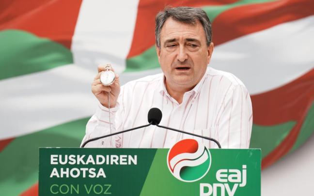 Aitor Esteban, durante un acto de campaña este fin de semana en Bermeo.