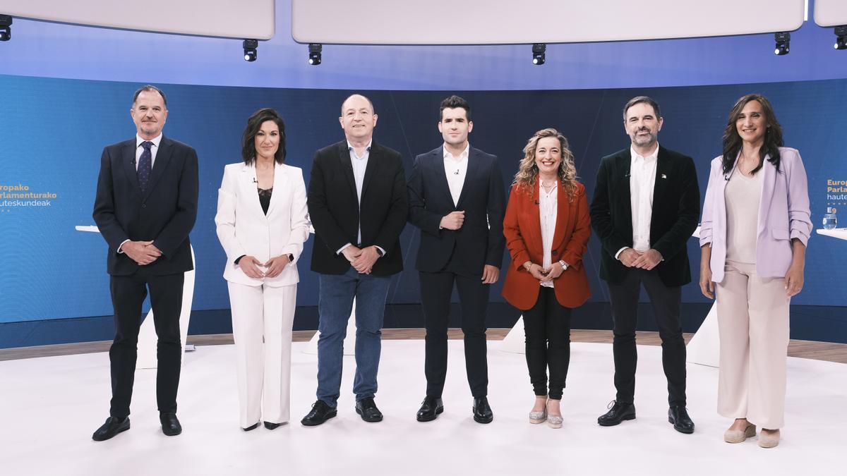 Iturgaiz (PP), Agirregoitia (PNV), Barrena (EH Bildu), Lainez (PSE), Larrea (Podemos) y Echeveste (Podemos), en el debate de ETB-1