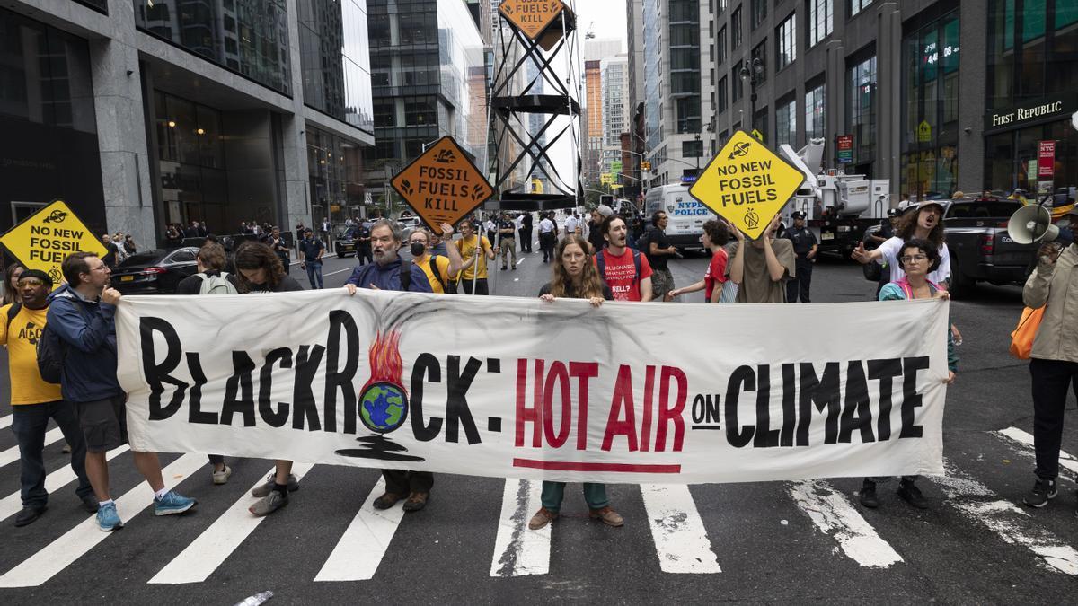 Movilización en Nueva York para reclamar al presidente de EEUU, Joe Biden, el fin de los combustibles fósiles.