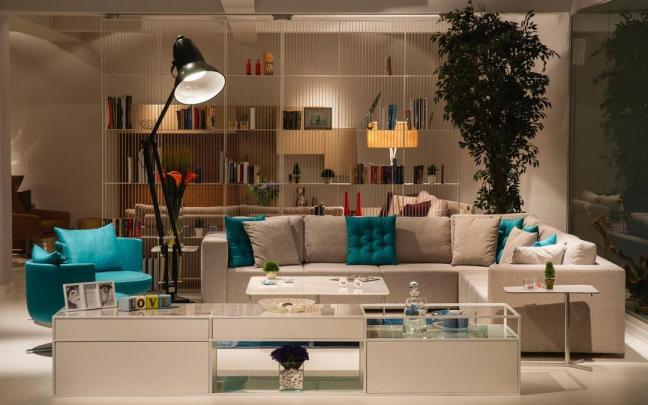 Un exceso de decoración reduce visualmente el espacio.