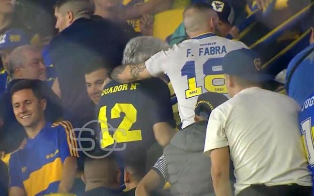 Ander Herrera, con un líder de los barra brava en La Bombonera viendo a Boca Juniors Ander Herrera, con un líder de los barra brava en La Bombonera viendo a Boca Juniors
