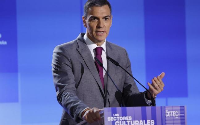 Pedro Sánchez, ante los medios en un acto cultural / EFE Pedro Sánchez, ante los medios en un acto cultural