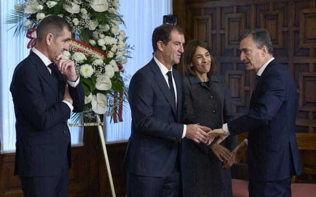 Esteban dice que Garaikoetxea puso "las primeras piedras de las instituciones vascas"