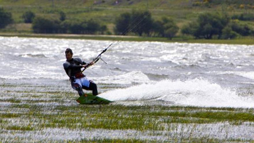 Sus deportes en el pantano del Ebro.