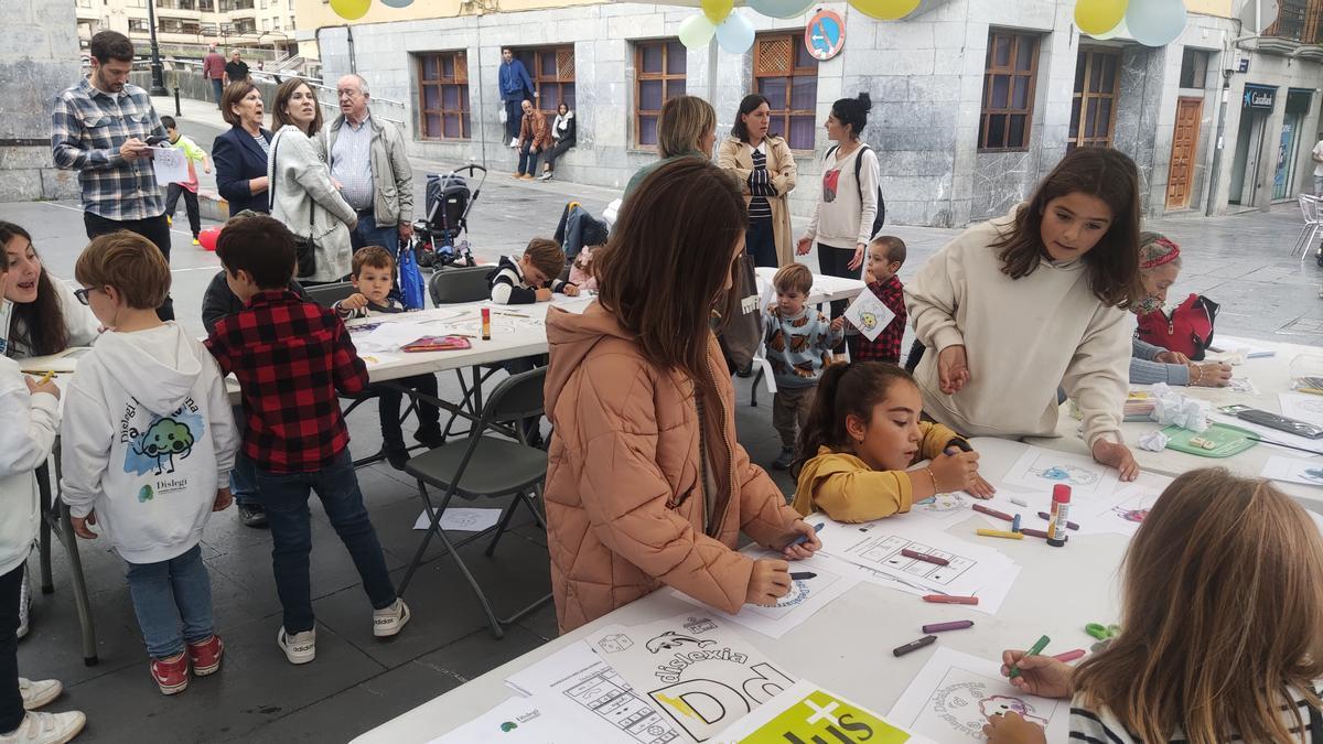 Dislegi volverá a instalar un puesto en Elgoibar para acercar la dislexia a la ciudadanía.