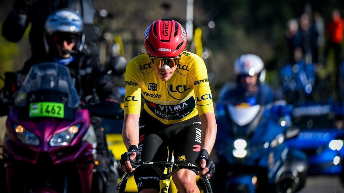 Jonas Vingegaard rueda en solitario hacia la victoria.