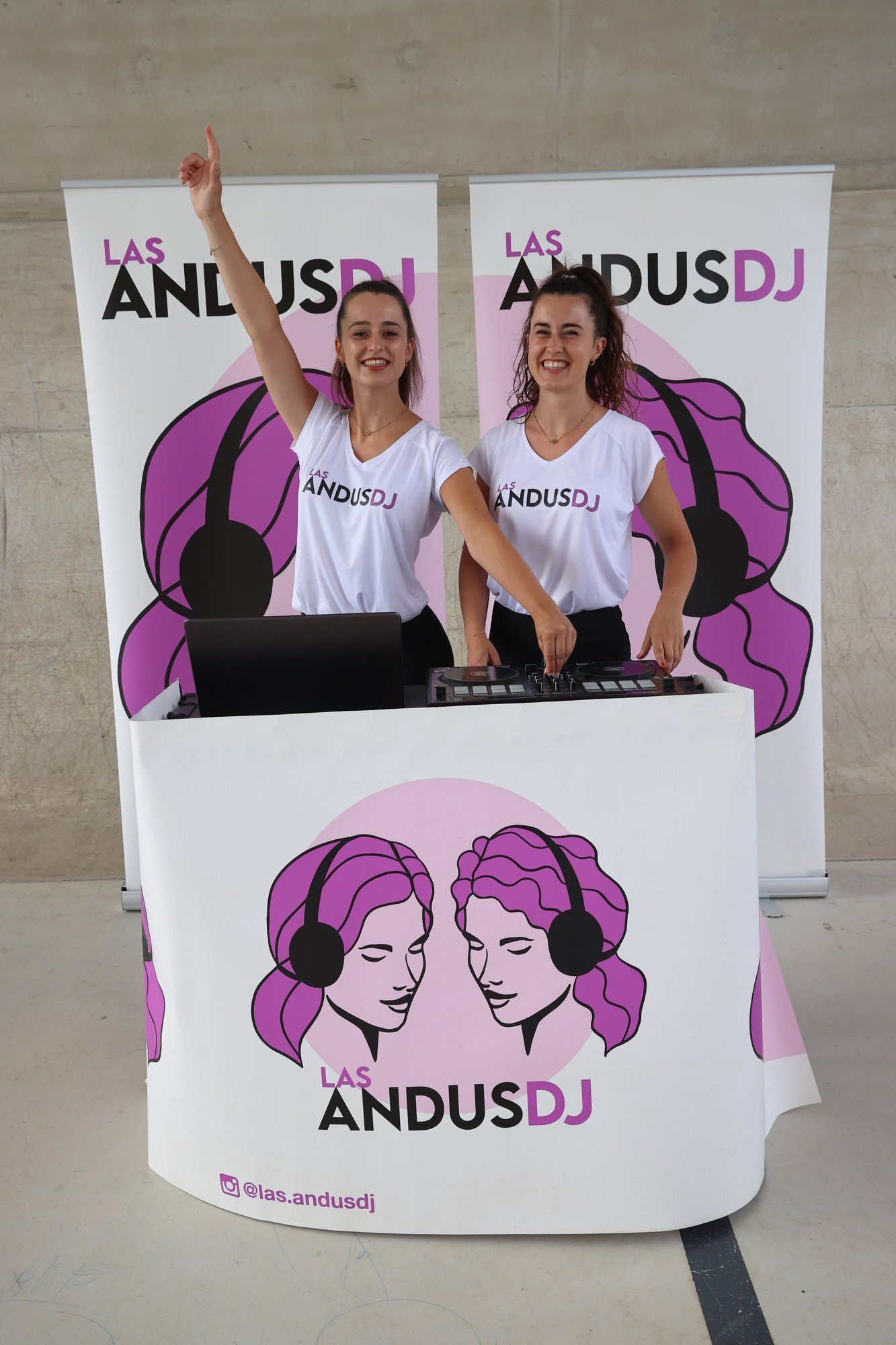 Las hermanas Laura y María Andueza.