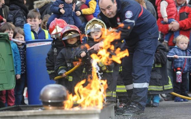 Jornada de puertas abiertas en el Parque de Bomberos de Bilbao Jornada de puertas abiertas en el Parque de Bomberos de Bilbao