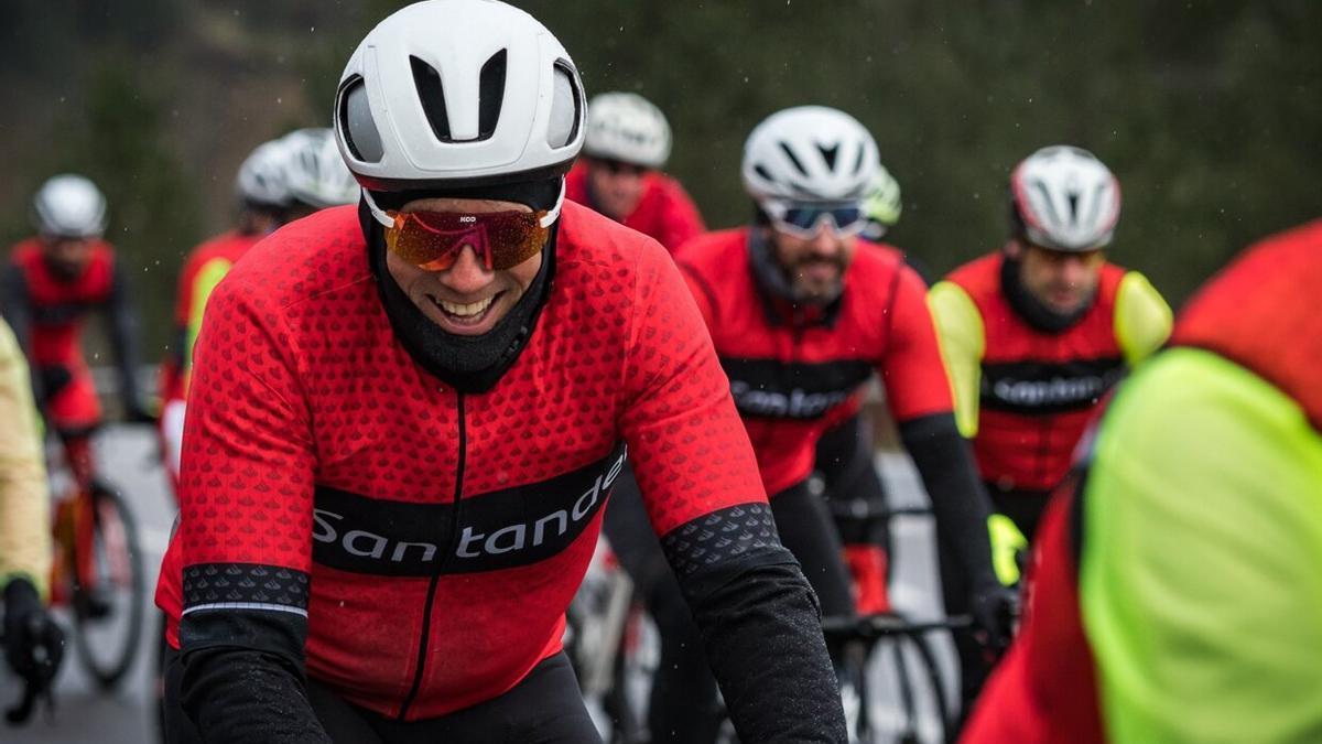 El exciclista Miguel Indurain recorrió el tramo final de la tercera etapa de O Gran Camiño 2023.