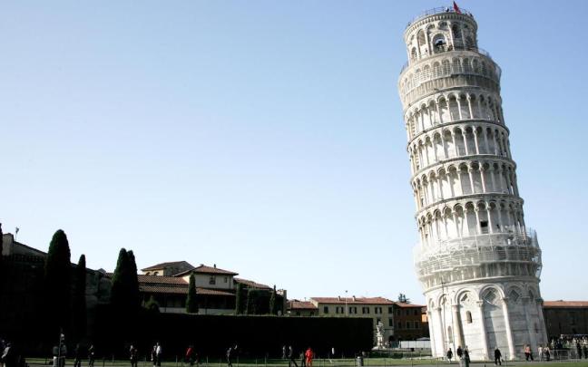 La Torre de Pisa, la torre inclinada más famosa del mundo.