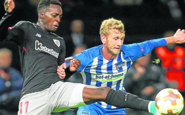 Iñaki Williams durante un lance del partido contra el Hertha Berlín que abrío en 2017 la liguilla de la última Europa League jugada por el Athletic