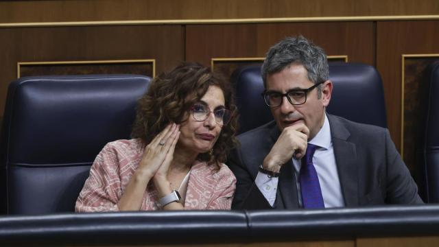 Maria Jesús Montero, junto a Bolaños en el Congreso.