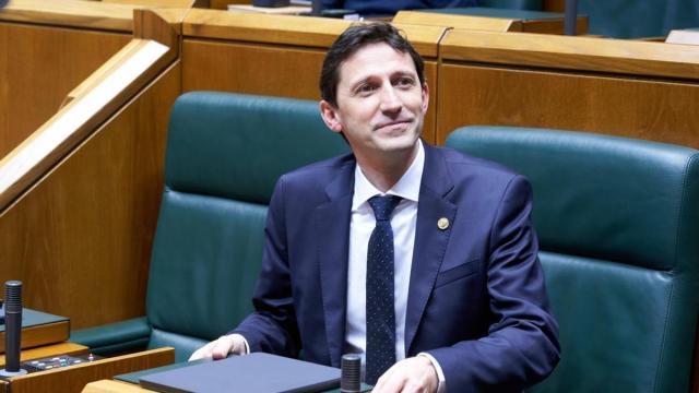 El consejero de Hacienda y Finanzas, Noël d'Anjou, en el Parlamento Vasco en una imagen de archivo.