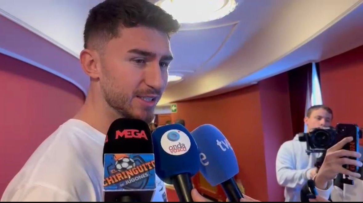 Laporte atiende a los medios de comunicación en el Arriaga