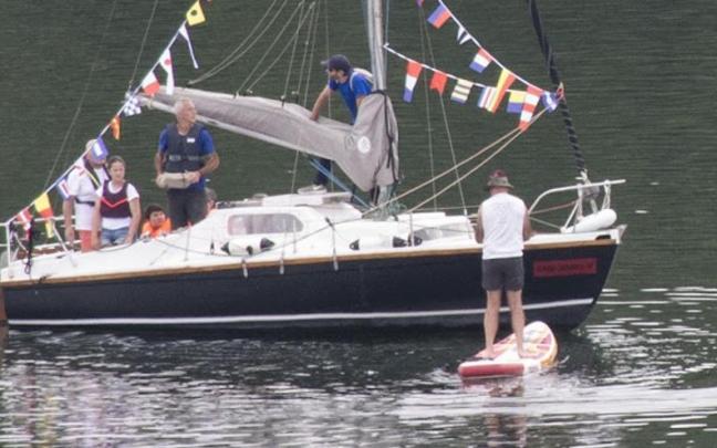Ullibarri Gamboa tirando la piedra por fiestas de Santa Marina