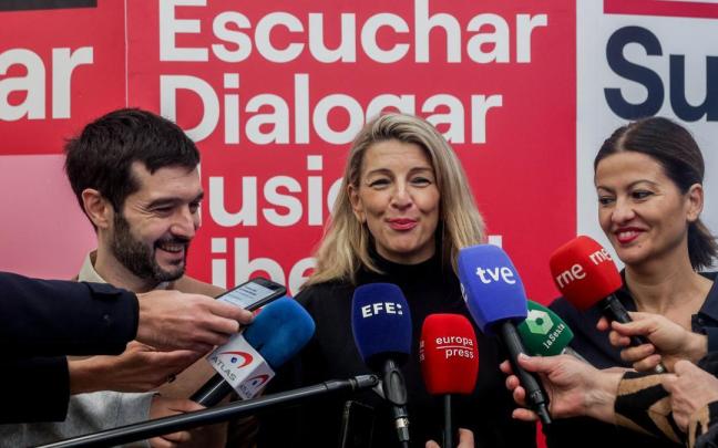El ministro de Derechos Sociales, Consumo y Agenda 2030, Pablo Bustinduy, la vicepresidenta segunda y ministra de Trabajo y Economía Social y líder de Sumar, Yolanda Díaz, y la ministra de Juventud e Infancia, Sira Rego, atienden a los medi El ministro de Derechos Sociales, Consumo y Agenda 2030, Pablo Bustinduy, la vicepresidenta segunda y ministra de Trabajo y Economía Social y líder de Sumar, Yolanda Díaz, y la ministra de Juventud e Infancia, Sira Rego, atienden a los medi