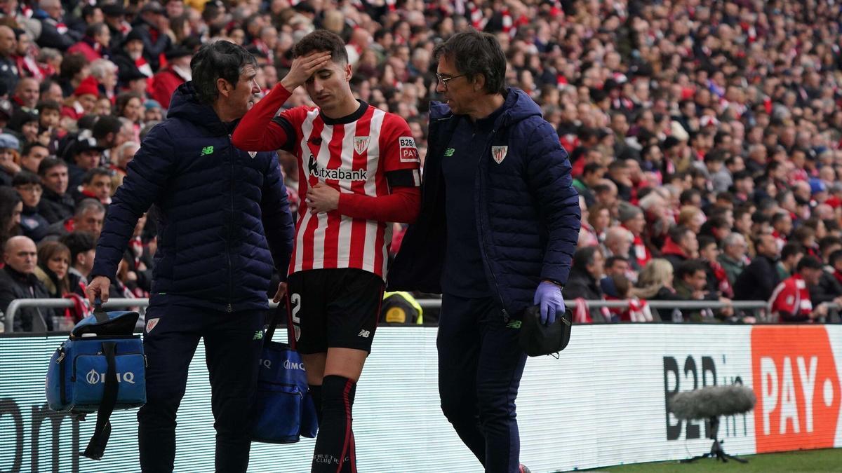 Jon Morcillo, tras romperse la clavícula izquierda en el partido entre el Athletic y el Girona