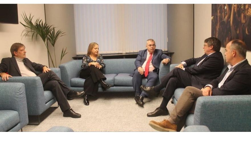 Reunión entre Santos Cerdán y Puigdemont, en una imagen de archivo.
