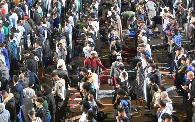 Imagen de archivo de musulmanes celebrando el fin del Ramadán.