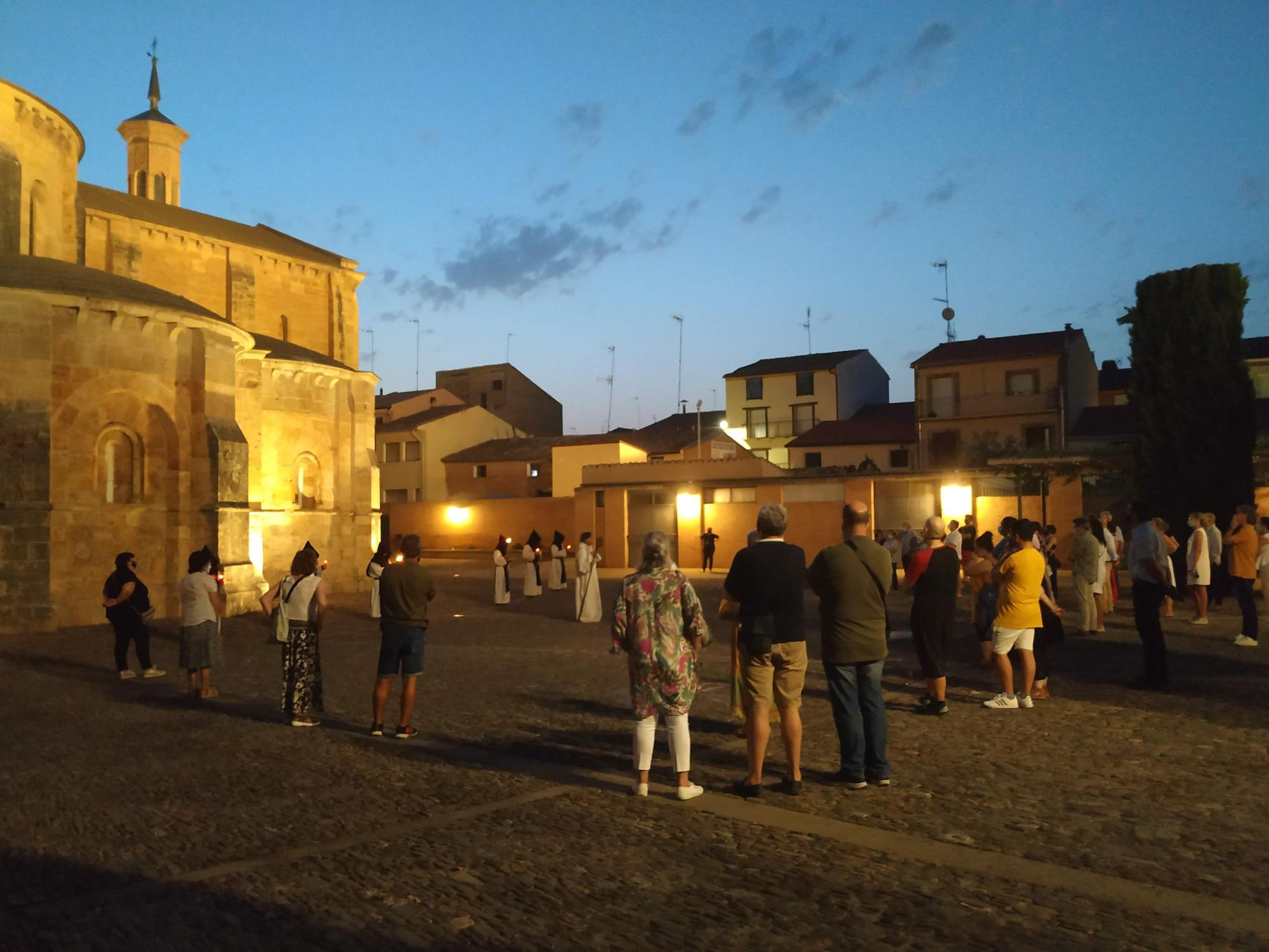 Las visitas incluyen conocer espacio exteriores, como la plaza de los Ábsides.