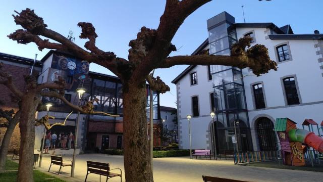 El Ayuntamiento de Artziniega desde Plaza Garai