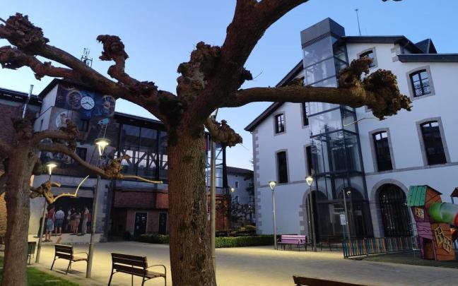 El Ayuntamiento de Artziniega desde Plaza Garai