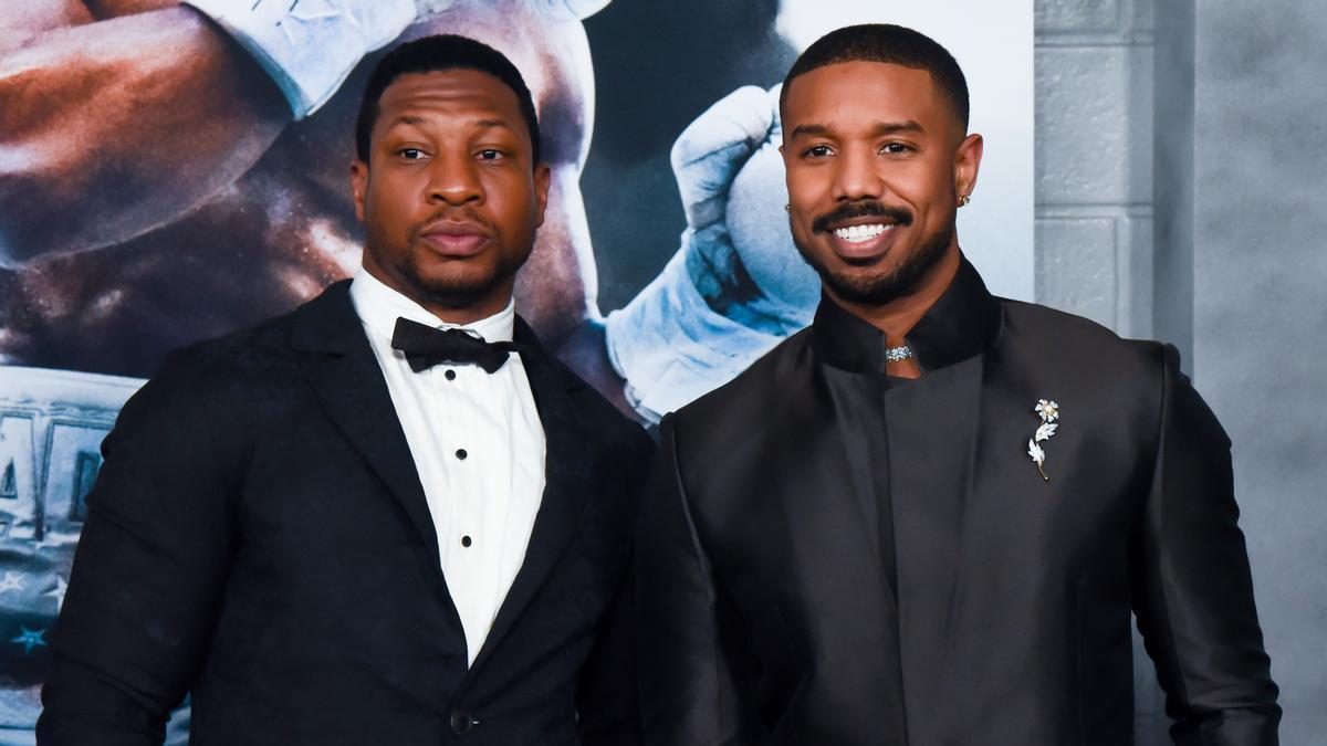 Jonathan Majors (i) y Michael B. Jordan en la premiere de 'Creed III'.