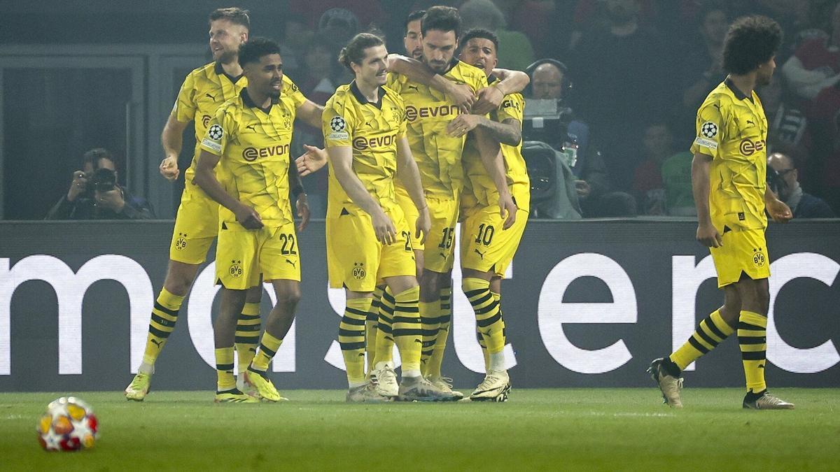 Mats Hummels celebra el gol que marcó al PSG en la semifinal de la pasada Champions. / CHRISTOPHE PETIT TESSON