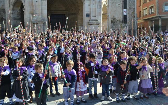 Alumnado de la ikastola Lope de Larrea un Jueves de Lardero en Agurain