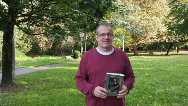 Xabier Susperregi, con su último libro