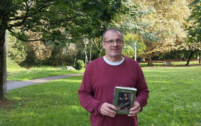 Xabier Susperregi, con su último libro