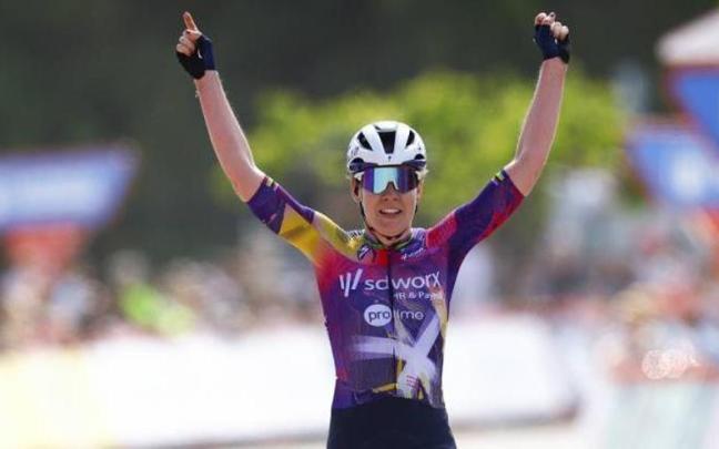 Ven der Breggen festeja la victoria.