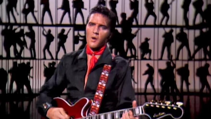 Elvis, durante el programa especial de 1968 con el que regresó a los escenarios.