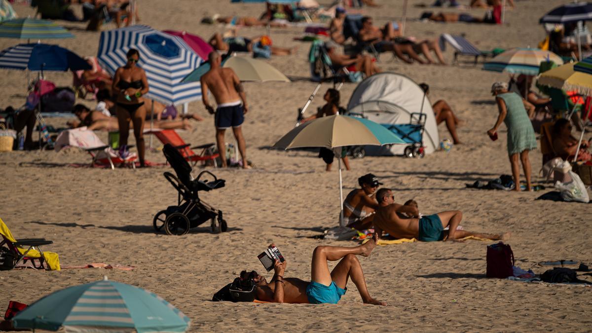 Imagen de bañistas en una playa