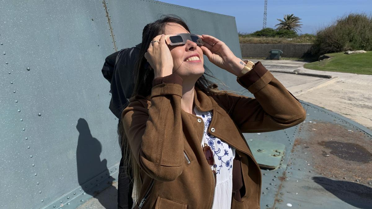 La observación del eclipse debe realizarse con unas gafas homologadas para evitar daños oculares.