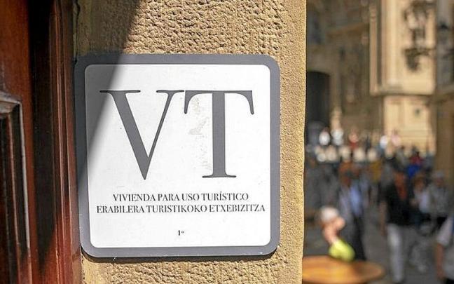 Placa que indica la existencia de una vivienda turística.