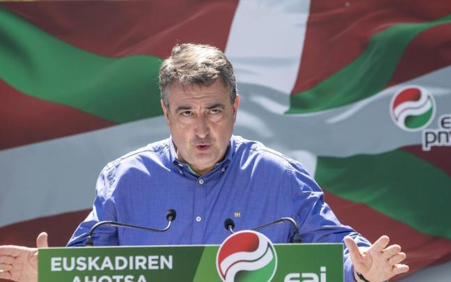 Aitor Esteban en un acto de campaña. Aitor Esteban en un acto de campaña.