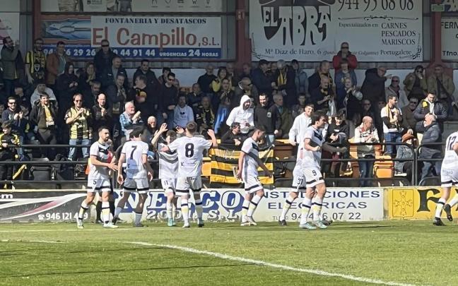 El Barakaldo pone la directa hacia el título tras vencer al Portugalete