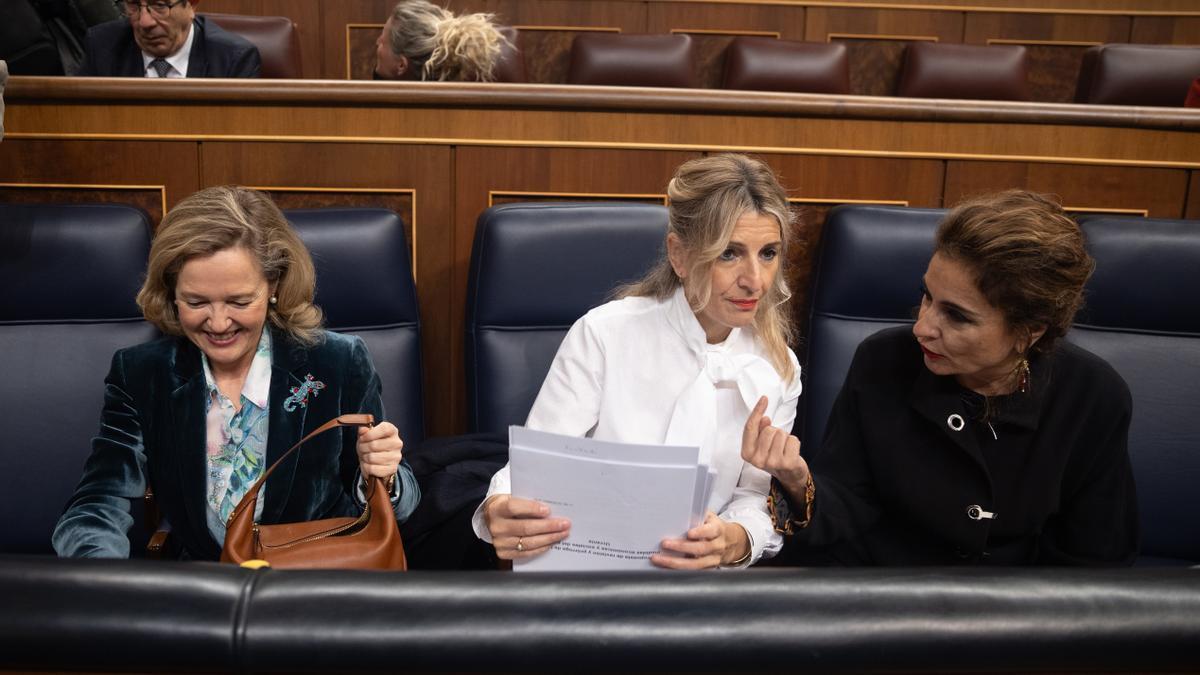 Las ministras de Asuntos Económicos, Trabajo y Hacienda, Nadia Calviño, Yolanda Díaz y María Jesús Montero, en el Congreso.