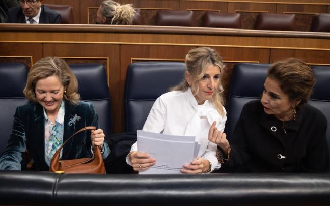 Las ministras de Asuntos Económicos, Trabajo y Hacienda, Nadia Calviño, Yolanda Díaz y María Jesús Montero, en el Congreso.